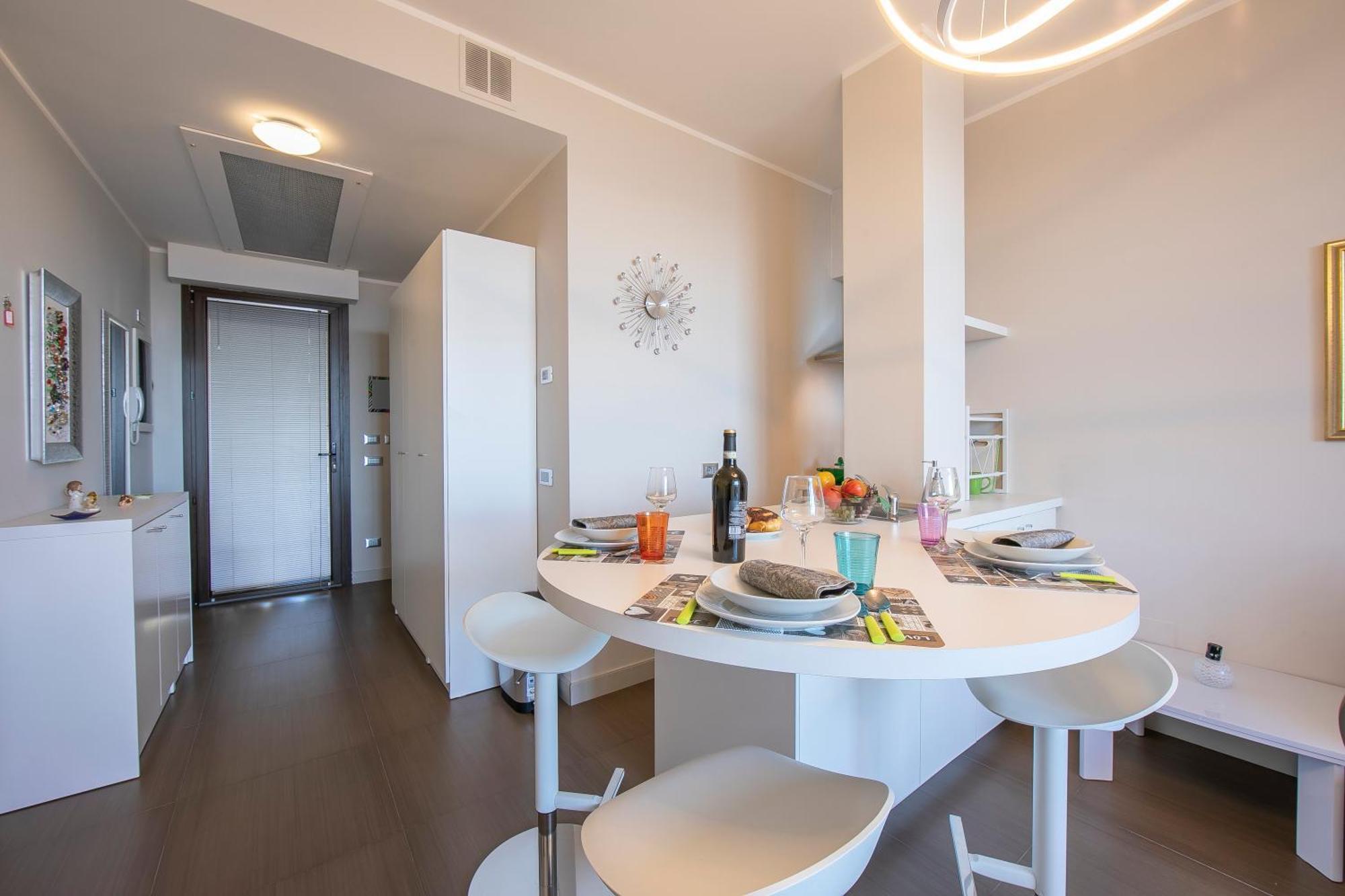 Suite On The Lake - Happy Rentals Meina Bagian luar foto
