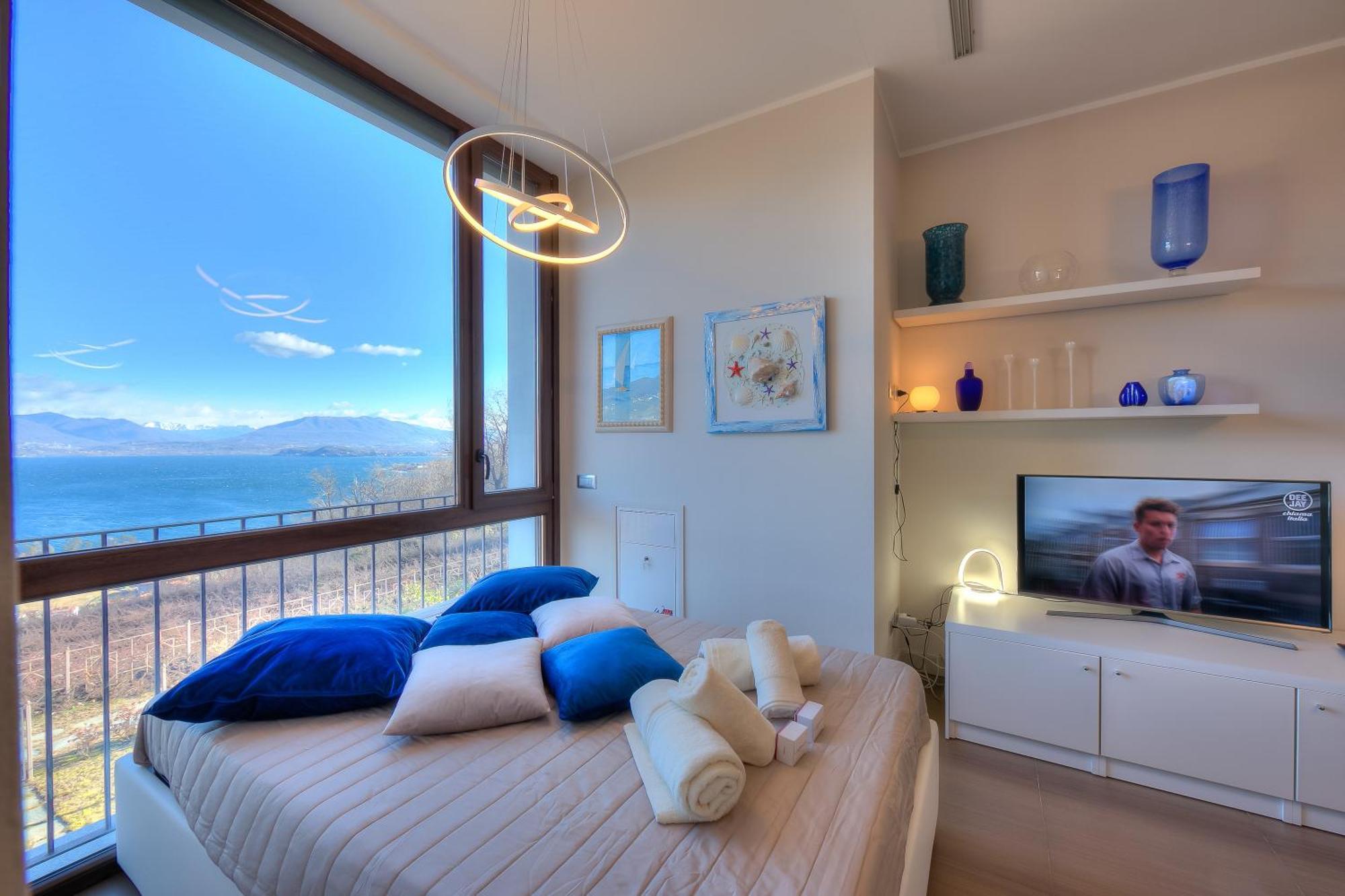 Suite On The Lake - Happy Rentals Meina Bagian luar foto