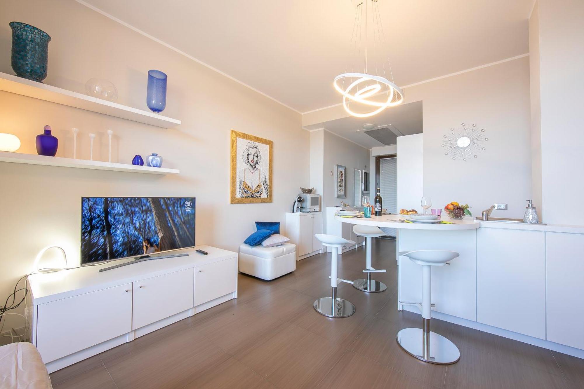 Suite On The Lake - Happy Rentals Meina Bagian luar foto