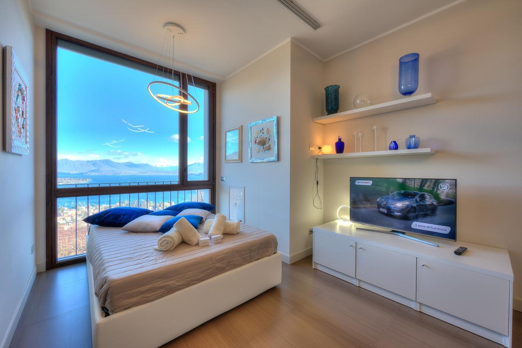 Suite On The Lake - Happy Rentals Meina Bagian luar foto