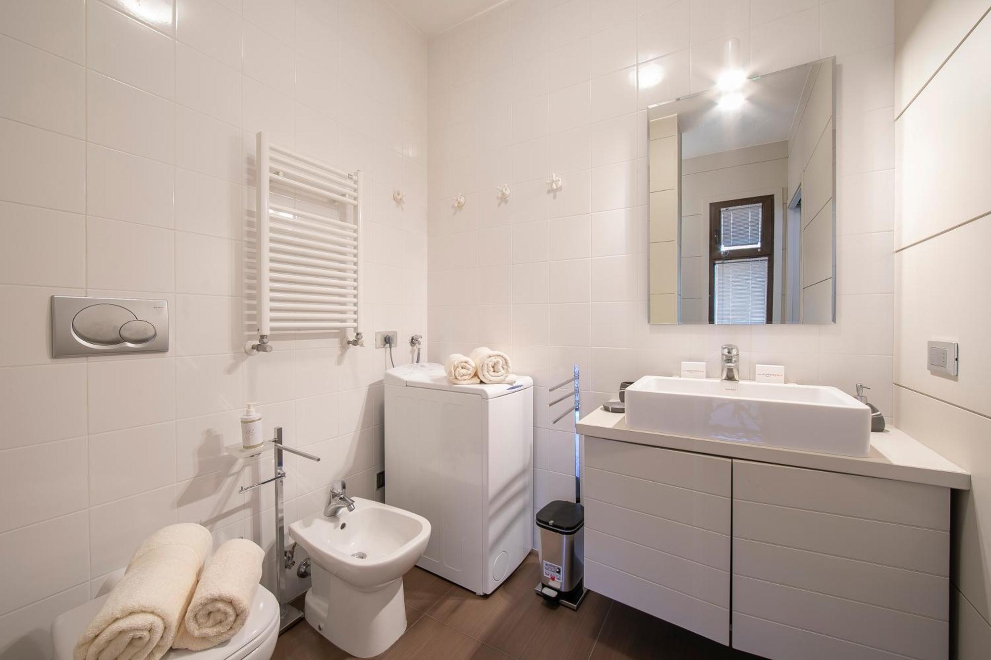 Suite On The Lake - Happy Rentals Meina Bagian luar foto