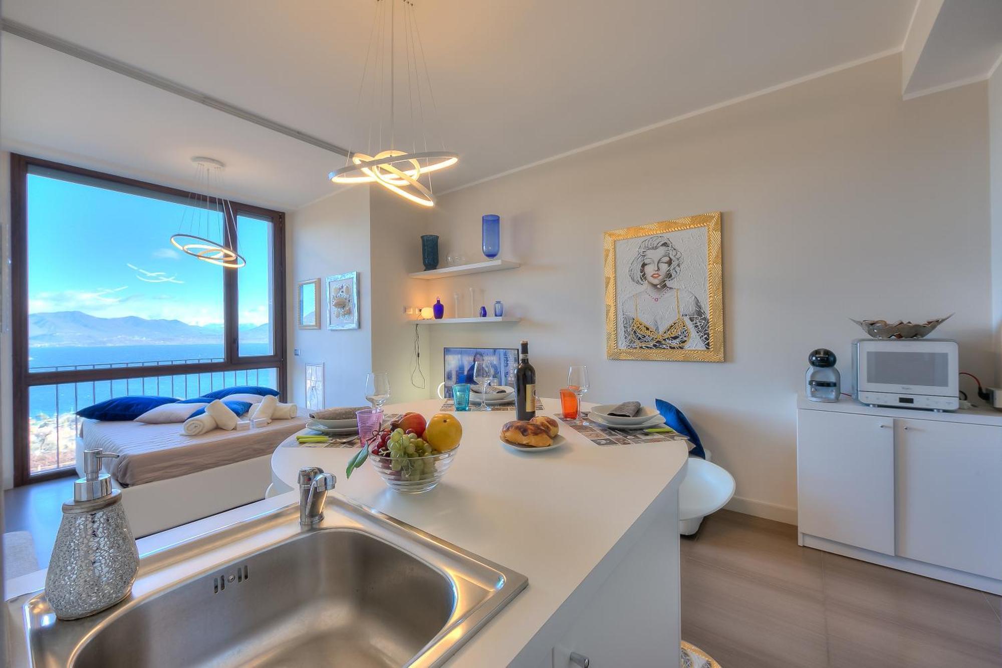Suite On The Lake - Happy Rentals Meina Bagian luar foto