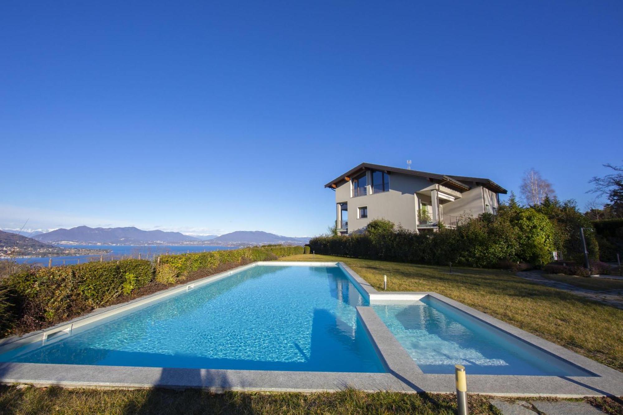 Suite On The Lake - Happy Rentals Meina Bagian luar foto